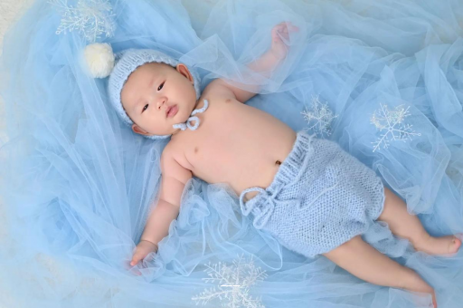 张家口满月宝宝放屁臭